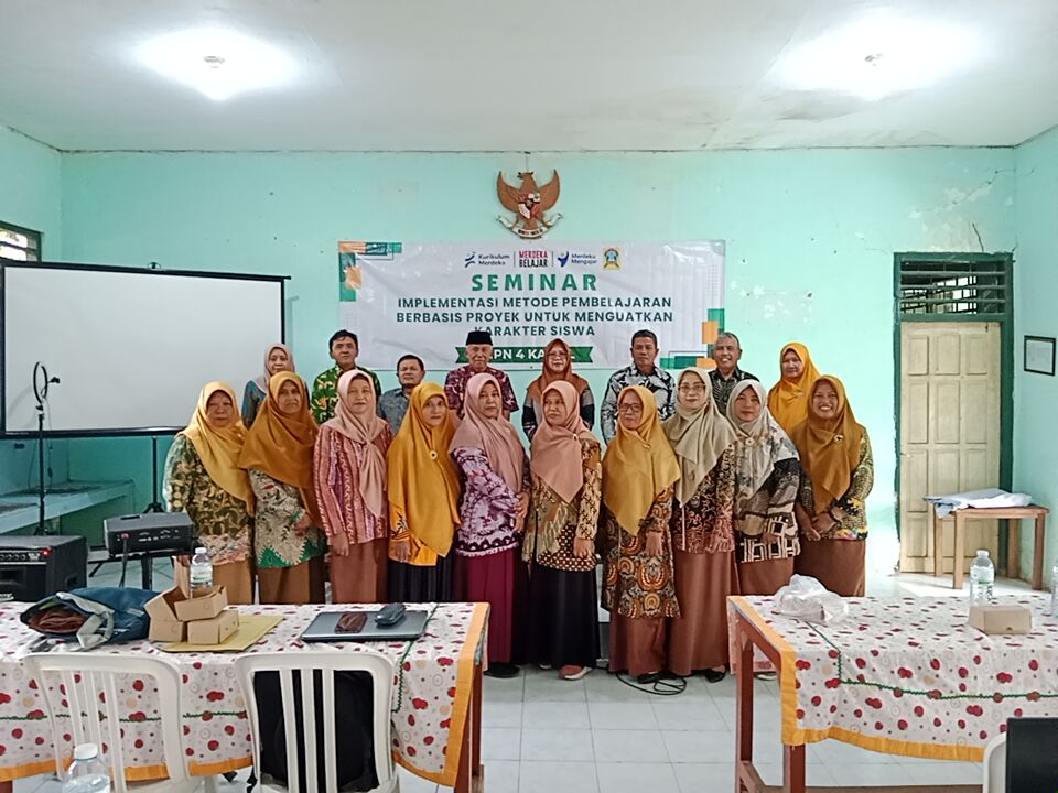 Implementasi Metode Pembelajaran Berbasis Proyek untuk Menguatkan Karakter Siswa